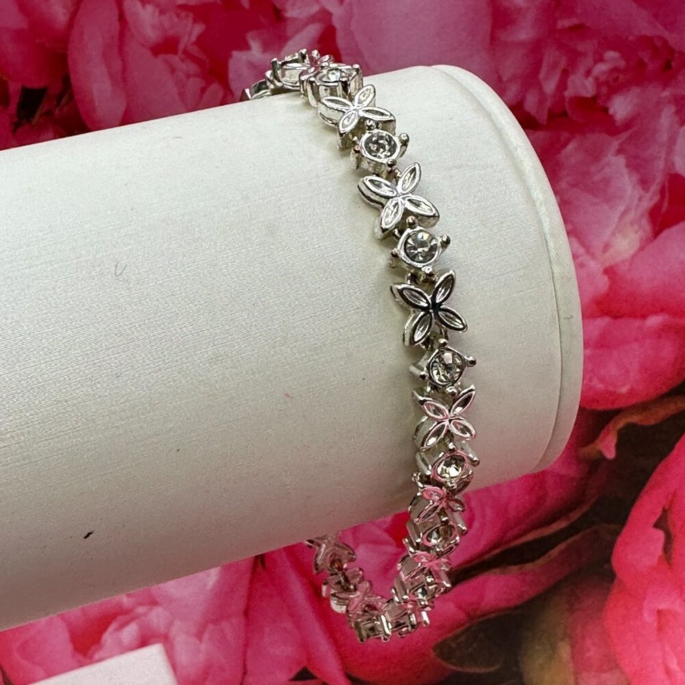 Tennis Bracelet XO Style Crystal Silver-Tone